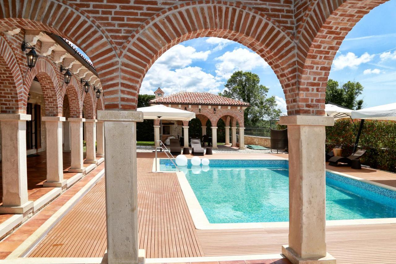 Villa Carolus-Luxurious Istrian Villa Barat  Buitenkant foto