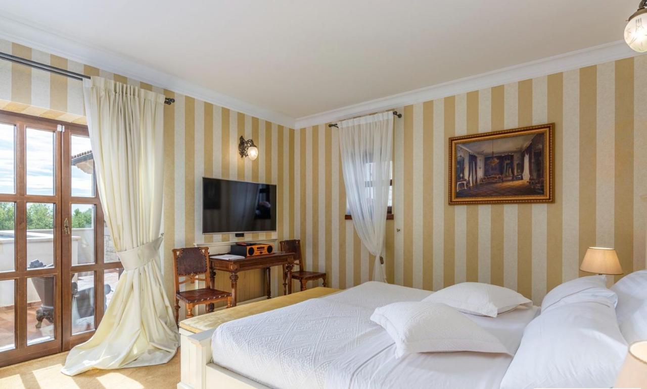 Villa Carolus-Luxurious Istrian Villa Barat  Buitenkant foto